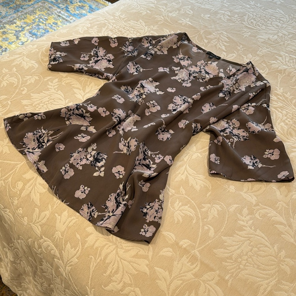 New condition floral tie blouse